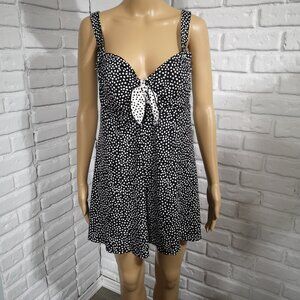 Maxine of Hollywood Ladies Size 14 Black & White Lightly Padded Swim Dress